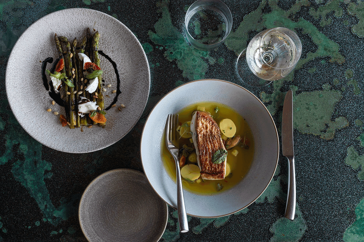 Whitsunday sunset view from dinner tables set outdoor at qualia resort's Long Pavilion restaurant