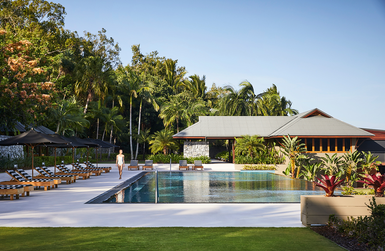 qualia waiter carrying tray of champagne glasses at Long Pavilion restaurant