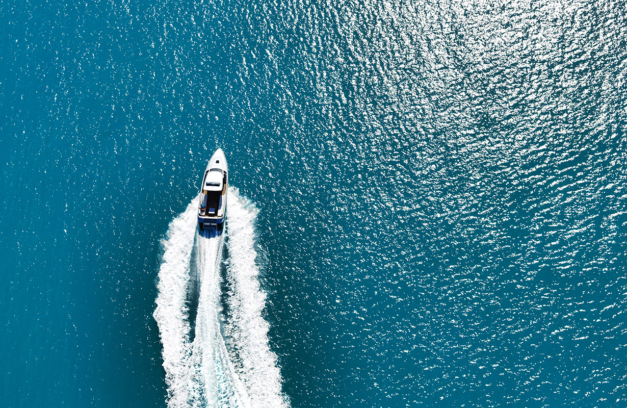 qualia aerial of Whitsunday Island showing qualia Atomic approaching Whitehaven Beach