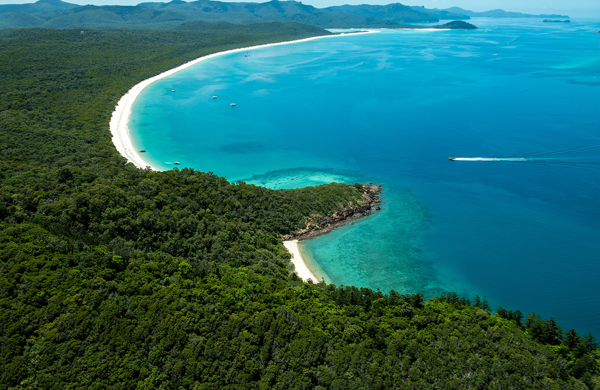 qualia aerial of Whitsunday Island showing qualia Atomic approaching Whitehaven Beach